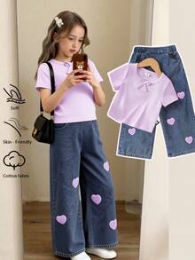 SHEIN Genkimix Kids 2件套女童（小号）春夏休闲时尚T恤套装。粉色纯色罗纹针织面料，正面蝴蝶结装饰，圆领短袖T恤上衣搭配粉色爱心贴布蓝色休闲牛仔裤。可爱、舒适、休闲时尚的套装，适合春夏日常、上学、外出、度假穿着。 - 紫色 - 查看 7