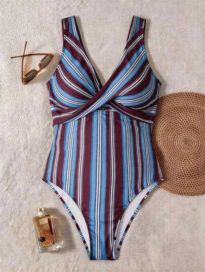 Swim Lushoire Plus size dames badpak met kleurblokken en strepenprint, wikkelmodel en V-hals.
