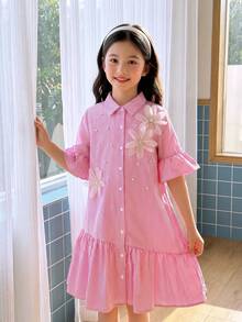 SHEIN 少女条纹3D立体花朵装饰荷叶边连衣裙，适合日常外出、学校活动、商场购物、家庭出游等多种场合。 - 粉色 - 查看 3