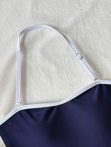 SHEIN 青少年女孩經典時尚藍白拼色掛脖式一件式極簡泳衣，海灘度假休閒深藍拼色泳衣，夏季海灘度假青少年女孩一件式泳衣 - 藍白色 - 查看 4