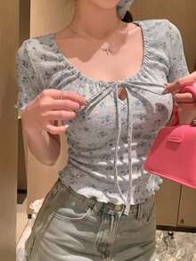 DAZY 夏季新款蝴蝶結裝飾修身女款T恤，適合約會與外出穿著的圖案印花上衣 - 灰色 - 查看 4