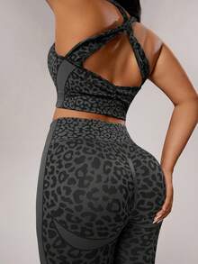 SHEIN Sports 大码女式豹纹吊带背心和紧身裤运动套装 - 灰色 - 查看 3