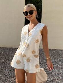 Livesso Bộ 2 món áo không tay cài nút phía trước thêu họa tiết dành cho nữ, gồm áo và quần short. - trắng - Xem 3