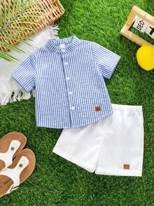 SHEIN 男婴休闲条纹短袖衬衫配白色短裤套装（2件套），舒适百搭，适合室内、室外、日常穿着、运动、玩耍、聚会、拍照、度假等场合，春夏皆宜。 - 彩色 - 查看 3