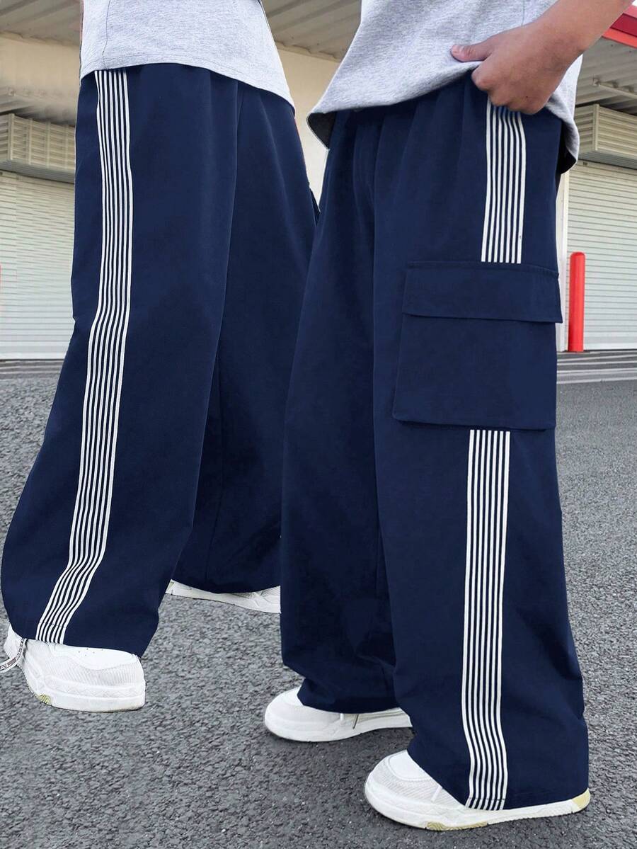 SHEIN 儿童/青少年男童休闲百搭舒适彩色织带字母印花直筒宽松纯色长裤,适合通勤、上学、日常休闲、旅行、运动,春夏秋冬皆宜。 - 藏蓝色 - 查看 1