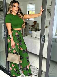 Selianne Bộ đồ nữ gồm áo thun ngắn tay cổ tròn màu trơn và quần họa tiết hoa, kiểu dáng thường ngày. - màu xanh lá - Xem 4