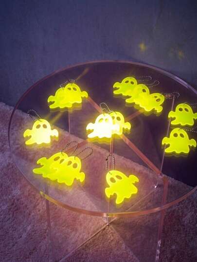 Joivida 50 chiếc móc khóa hình ma phản quang sáng tạo, móc khóa phản quang hình ma dễ thương cho Halloween, phụ kiện an toàn giúp nhìn thấy rõ vào ban đêm khi đi bộ, đạp xe và hoạt động ngoài trời, móc khóa hình ma chủ đề Halloween độc đáo cho túi xách, ba lô và chìa khóa, món quà lý tưởng cho những người yêu thích Halloween, người đi xe đêm và bạn bè, chất liệu PVC bền với thiết kế phản quang, có thể tùy chỉnh logo, dùng cho an toàn ban đêm, trang trí tiệc Halloween, trang trí túi xách và sử dụng hàng ngày, tuyệt vời cho hoạt động ngoài trời, du lịch, Halloween và mang theo hàng ngày.