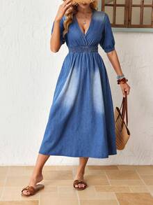 EMERY ROSE New V-Neck Ruched Waist Pleated Flared Hem Long Denim Dress, Suitable For Commuting, Vacation - Blue - View 4