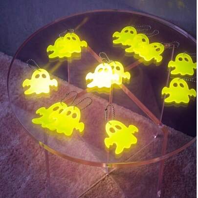 Joivida 50 chiếc móc khóa hình ma phản quang sáng tạo, móc khóa phản quang hình ma dễ thương cho Halloween, phụ kiện an toàn giúp nhìn thấy rõ vào ban đêm khi đi bộ, đạp xe và hoạt động ngoài trời, móc khóa hình ma chủ đề Halloween độc đáo cho túi xách, ba lô và chìa khóa, món quà lý tưởng cho những người yêu thích Halloween, người đi xe đêm và bạn bè, chất liệu PVC bền với thiết kế phản quang, có thể tùy chỉnh logo, dùng cho an toàn ban đêm, trang trí tiệc Halloween, trang trí túi xách và sử dụng hàng ngày, tuyệt vời cho hoạt động ngoài trời, du lịch, Halloween và mang theo hàng ngày.