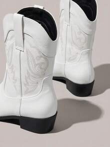 Styleloop Giày nữ thời trang cổ điển phương Tây gót dày gợi cảm mũi nhọn đế dày kiểu slip-on da PU thêu họa tiết lễ hội - Màu trắng 1 - Xem 8