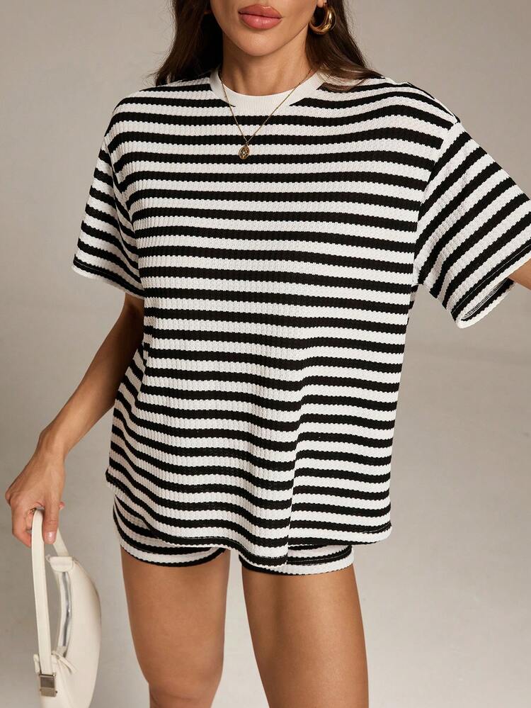 SHEIN Tall Bộ 2 món mùa hè kẻ sọc đen trắng, áo thun cổ tròn tay ngắn và quần short. - Đen và trắng - Xem 7