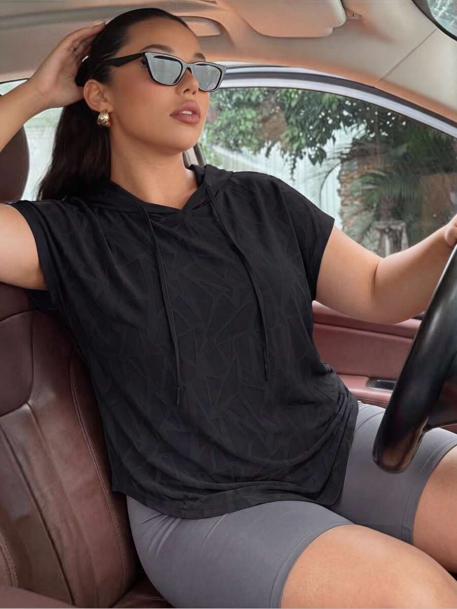 Dewbera Dewbera Plus Size Women's Geometric Printed Short Sleeve Hooded T-Shirt - Black - View 1