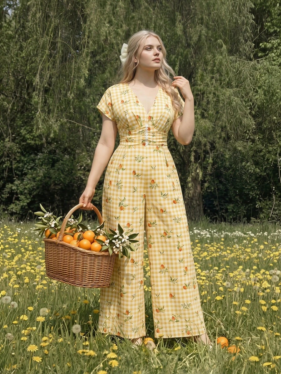 SHEIN MOD Bộ áo liền quần cỡ lớn dành cho nữ, thích hợp cho kỳ nghỉ hè ở vùng quê, đi biển, màu vàng kẻ caro, in hình trái cây, cổ chữ V, eo nhún, ống rộng.