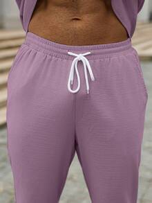 Manfinity Homme Bộ đồ nam gồm áo sơ mi cổ bẻ tay ngắn và quần ống rộng có dây rút, chất liệu vải nhăn, thích hợp cho các buổi đi chơi và tụ họp, trang phục lịch lãm của quý ông, món quà tuyệt vời dành cho chồng. - Màu tím  Violet - Xem 5