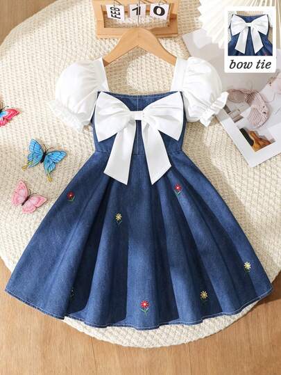 SHEIN Genkimix Kids Young Girl Spring/Summer New Square Neck Puff Sleeve Blue Digital Print Dress. Cute Sweet Puff Sleeve Short Sleeve Paired With Soft Woven Fabric, Oversized White 3D Bow Accent The Overall Look, Delicate Embroidered Floral Digital Print Pattern Waist Dress, Lively And Dynamic. A-Line Flared Skirt Creates Vibrant Silhouette, Perfect For Spinning And Dancing, Suitable For Birthday Parties, Family Outings, Daily School Wear, Holidays, Summer Outfits, Fits Adorable Girlish Charm Korean Minimalist Comfortable Commute