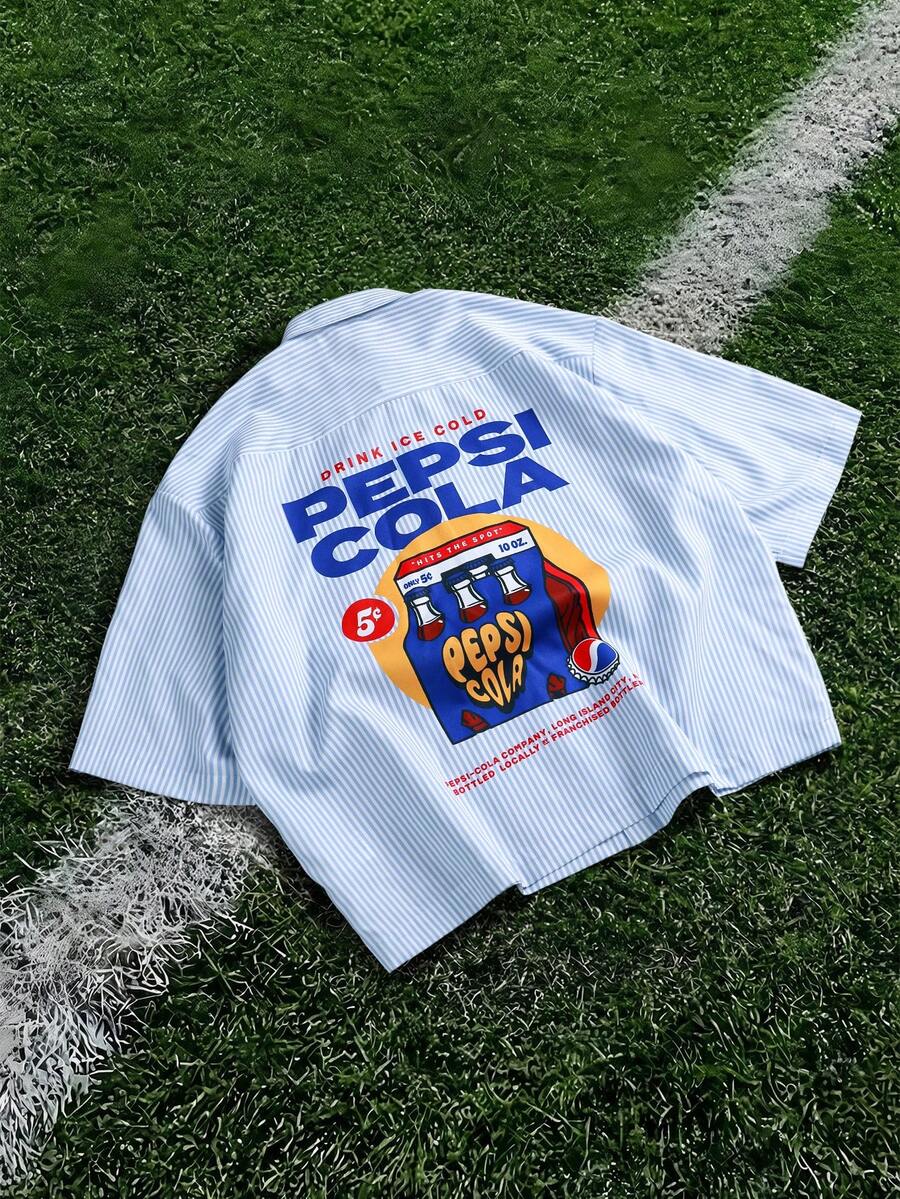 PEPSI X SHEIN PAVTROS X 联名男士休闲街头风短袖衬衫,男士度假衬衫,宽松版型,蓝白条纹,印花图案,适合街头风格,夏季度假必备,送给男友的理想礼物 - 藍白色 - 查看 1