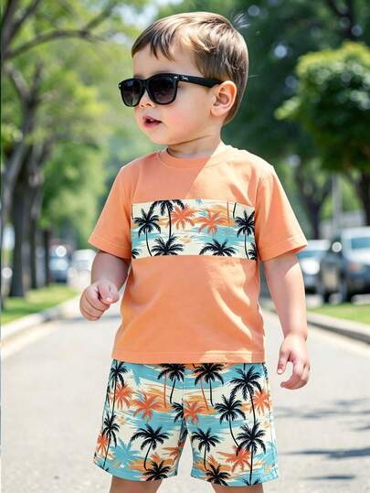 Bộ đồ đi nghỉ mát kiểu Hawaii cho bé trai, áo thun ngắn tay in hình cây cọ màu cam kết hợp với quần short cùng màu, thích hợp cho bãi biển, công viên, hoạt động ngoài trời, trang phục mùa hè dễ thương và tươi mát cho trẻ em.