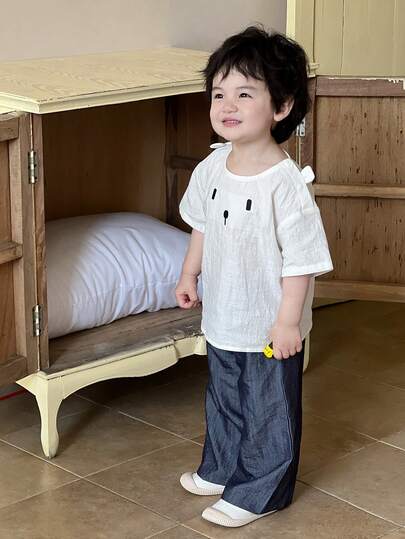 DAZY Bộ đồ mùa hè cho bé trai, kiểu dáng thường ngày, in hình hoạt hình dễ thương, trang trí tai 3D, áo tay rớt vai rộng và quần ống rộng.