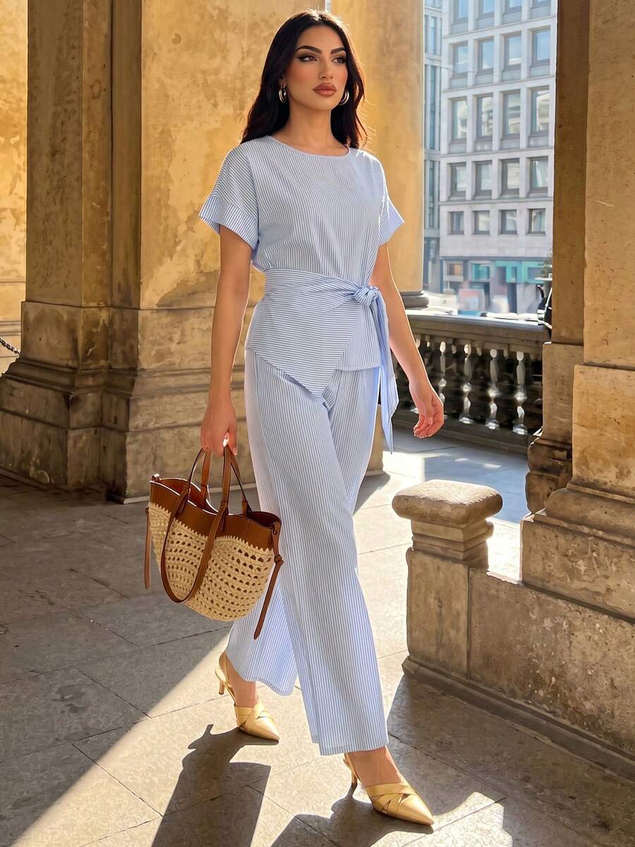 SHEIN Elenzya Bộ đồ 2 món dành cho nữ mùa hè đi biển, gồm áo ngắn tay kẻ sọc và quần dài. - Xanh và trắng - Xem 1
