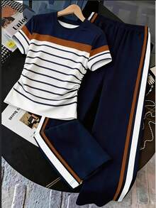 SHEIN 复古风格撞色条纹休闲套装，短袖上衣以藏蓝色为底，饰以白色和棕色条纹拼接，侧边抽绳设计打造休闲褶裥，搭配侧边撞色条纹阔腿裤，宽松版型，修身显瘦，亲肤舒适面料，散发着复古优雅气息，轻松驾驭日常出行、通勤等多种场合。 - 彩色 - 查看 9