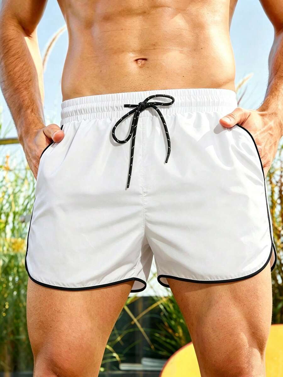 Manfinity KASUA 男士對比滾邊休閒沙灘短褲,度假款 - 白色 - 查看 1