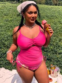 SHEIN Swim Curve بكيني قطعتين مطبوع بزهور ذو خصر عالي مع رباط للسيدات كبيرات الحجم موديل ربيع 2026 - روز أحمر - مشاهدة 6
