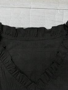 Linhara 大码女式纯色纹理V领短袖休闲常规衬衫，适合外出、度假、夜店等场合 - 黑色 - 查看 5