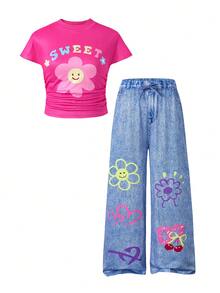 SHEIN Bộ đồ thường ngày cho bé gái tuổi teen, gồm áo thun ôm dáng, họa tiết hoa và chữ hoạt hình, có bèo nhún và quần ống rộng giả denim, thích hợp cho kỳ nghỉ xuân/hè. - Nhiều màu - Xem 3