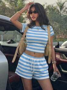 SHEIN Muchic Bộ đồ gồm áo thun ngắn tay ôm dáng in sọc xanh dương tối giản, phối cùng quần lửng in họa tiết, thích hợp cho mùa xuân/hè. - Nhiều màu - Xem 6