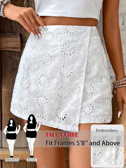 SHEIN Tall CURVE Pantalones cortos casuales de mujer talla grande de unicolor, con bordado hueco, blancos, para verano