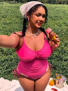 SHEIN Swim Curve بكيني قطعتين مطبوع بزهور ذو خصر عالي مع رباط للسيدات كبيرات الحجم موديل ربيع 2026 - روز أحمر - مشاهدة 3