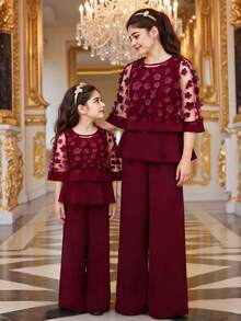 Bộ ba món thời trang, thanh lịch và cá tính gồm chất liệu lưới xuyên thấu, vải voan mỏng, họa tiết hoa 3D, miếng đệm vai có thể tháo rời, phom dáng ôm sát, áo tank top đa năng và quần ống rộng dáng suông. - Màu Đỏ Sâu - Xem 5