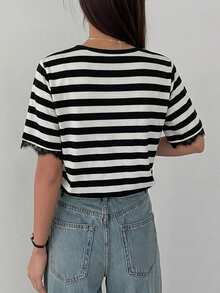 DAZY Camiseta casual de mujer con cuello redondo, manga corta y parches de encaje - Negro - Ver 3