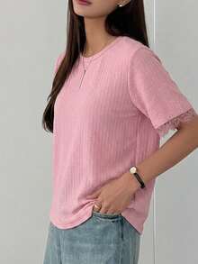 DAZY T-shirt décontracté à manches courtes col rond en dentelle patchwork pour femmes - Rose bonbon - Voir 5