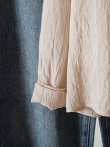 SHEIN 青少年女孩（13-19岁）休闲简约米白细条纹长袖纽扣衬衫，春秋季轻薄透气面料，饰有Polo刺绣，适合日常上学和休闲外出穿着。 - 杏色 - 查看 7