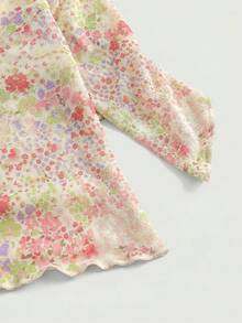 SHEIN PETITE Regata Tubinho Rosa de Tule com Estampa Floral Plissada e Bainha Assimétrica - Multicolorido - Visão 7