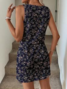 SHEIN LUNE 这款女士休闲印花短裙适合春夏季穿着。 - 彩色 - 查看 2