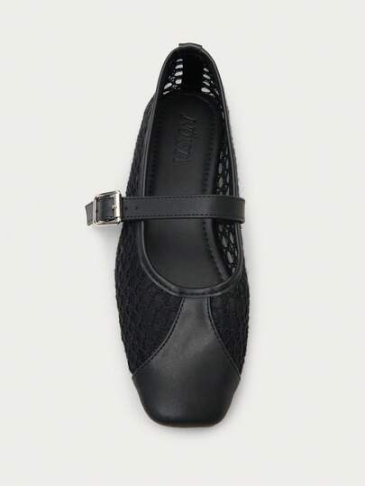 Nöista Mary Jane Flat In Black, Crafted With Mesh Textile And Smooth Faux Leather.
Features A Structured Toe Cap And An Adjustable Strap With Buckle For A Secure, Sporty Feel.
The Mix Of Textures Adds A Modern, Feminine Edge, Perfect For Both Casual And Polished Looks.