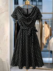 GlowEve CURVE Vestido vintage de manga corta con lunares para tallas grandes - Negro - Ver 1