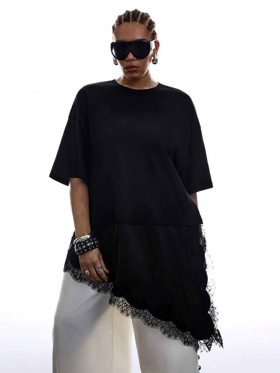 SHEIN EZwear 大码女式纯色圆领短袖撞色蕾丝不对称下摆休闲T恤 - 黑色 - 查看 1
