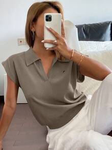Livesso 纯色合身 Polo 领休闲女式春夏针织上衣 - 卡其色 - 查看 5