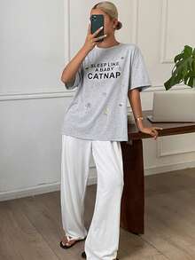 Bộ 2 món đồ ngủ nữ in họa tiết, áo thun tay ngắn dáng rộng và quần dài ống đứng, thích hợp cho mùa hè. - Xám - Xem 5