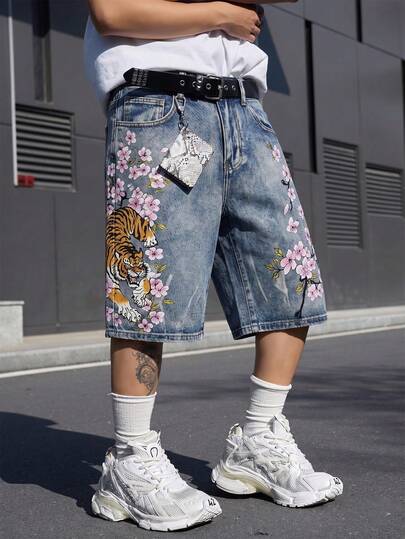 Quần short denim nam in họa tiết hoa và hổ