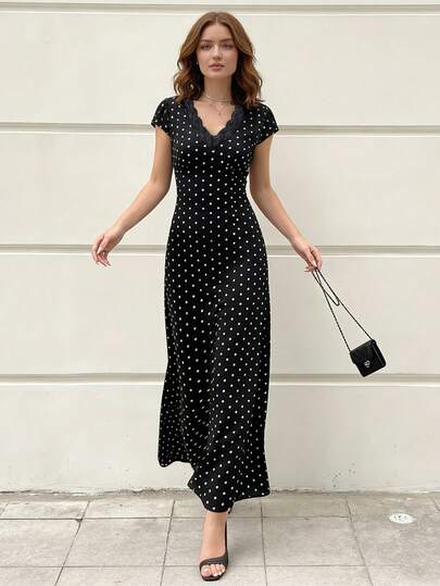 Modelyn 优雅花卉蕾丝拼接波点印花V领连衣裙