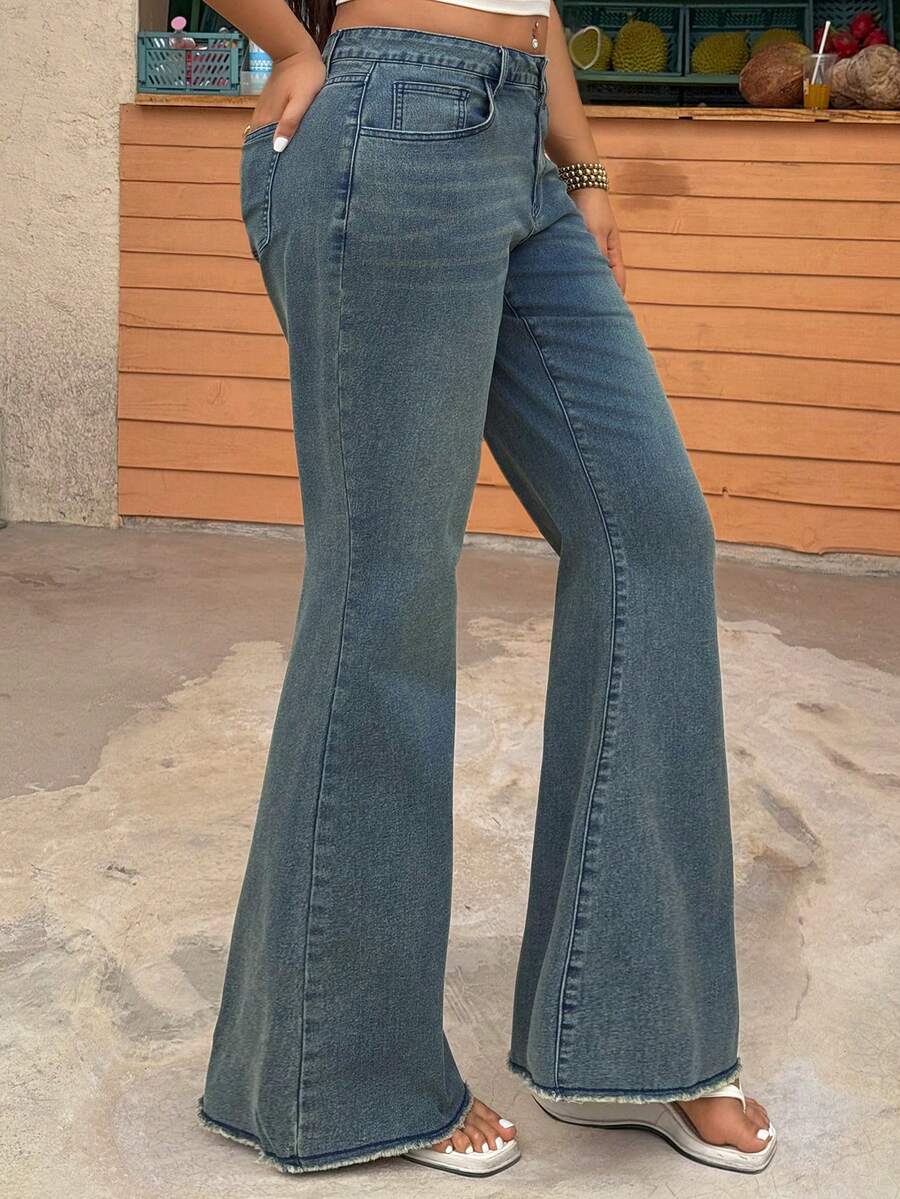 Dazy Plus Jeans de campana de mezclilla lavados y desgastados elásticos para mujeres, para todas las estaciones - Azul lavado oscuro - Ver 1