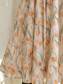 Falda acampanada de talle alto con estampado floral diminuto de tulipanes naranjas suaves, favorecedora y estilizante para el verano - Multicolor - Ver 5
