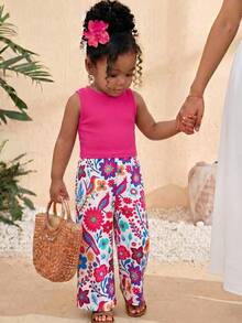 SHEIN 2 Stücke Baby Mädchen gestrickter einfarbiger Lässig Weste und Ditsy Blumen Hose Set, Baby Mädchen Zweiteiler Set, Mädchen Tropisches Outfit, Baby Mädchen Tropischer Urlaubskleidung, Orange Kleinkind Zweiteiler Outfit, Hawaiianische Kleinkind Outfits - Heißes Pink - Übersicht 1