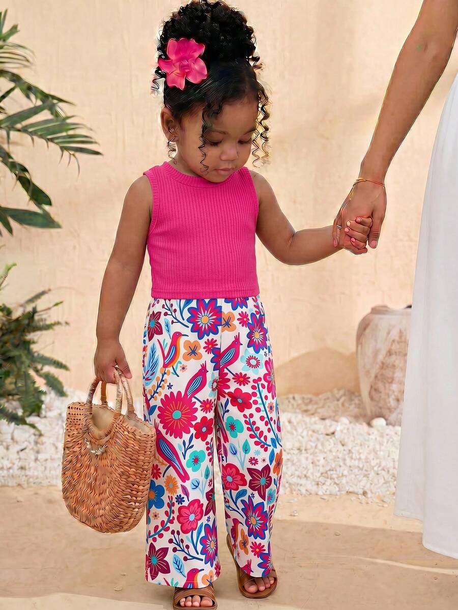 SHEIN 2 Stücke Baby Mädchen gestrickter einfarbiger Lässig Weste und Ditsy Blumen Hose Set, Baby Mädchen Zweiteiler Set, Mädchen Tropisches Outfit, Baby Mädchen Tropischer Urlaubskleidung, Orange Kleinkind Zweiteiler Outfit, Hawaiianische Kleinkind Outfits - Heißes Pink - Übersicht 1