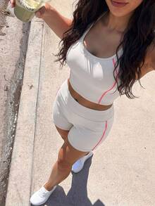 WanderVale Bộ đồ nữ gồm áo croptop không tay và quần short, kiểu dáng thường ngày. - Màu be - Xem 3