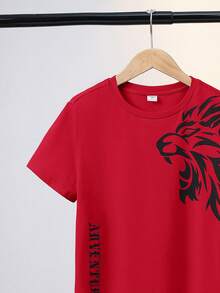 SHEIN Bộ đồ mặc nhà mùa hè 2 món cho bé trai, kiểu dáng rộng rãi, thoải mái, in hình sư tử, gồm áo thun và quần short dệt kim, họa tiết sư tử. - Đỏ - Xem 4